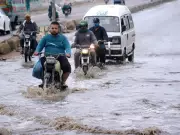 Karachi Experiences Light Rain and Drizzle as Western Weather System Approaches