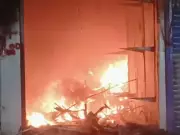 Major Fire at Karachi Shopping Centre Injures 7, Rescue Officials Respond