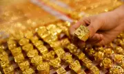 Gold Prices Soar in Pakistan, Mirroring Global Market Gains