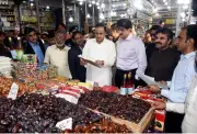 Sindh CM Murad Ali Shah Inspects Karachi Markets to Enforce Ramazan Price Controls