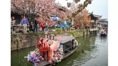Flowers and Markets: China's Youth Embrace New Lifestyle Trend