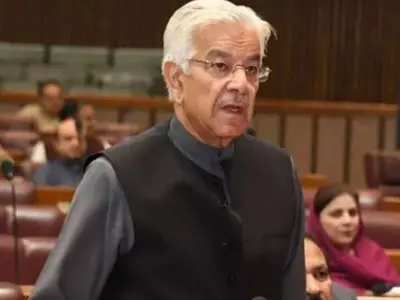 Khawaja Asif Urges National Unity in Tribute to Martyrs on Eid