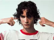 Sombr Halts London Concert to Aid Fainting Fan, Criticizes Venue Management