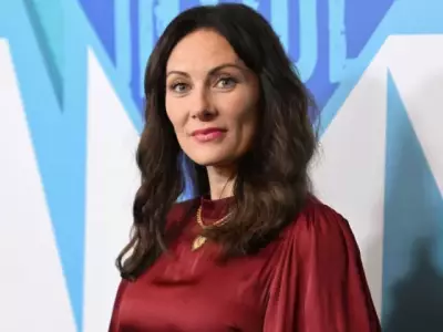 Laura Benanti Shares Humorous Anecdote of Unrecognized Flight Encounter with Theater Teens