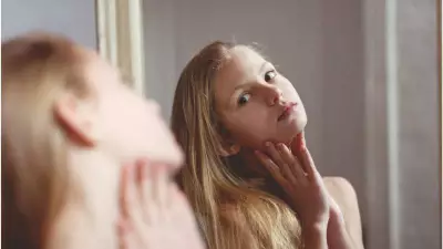 The Dark Side of Influencer Culture: Beyond the Glamour and Fame