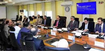 Aurangzeb Pledges Ongoing Consultations with Business Community