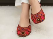 Traditional Khussa Takes Center Stage in Pakistan's Eid Markets