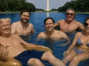 Trump Shares AI Image of Shirtless Self at Lincoln Memorial
