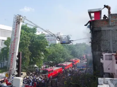 15 killed in fire at animation training centre in Lucknow, India