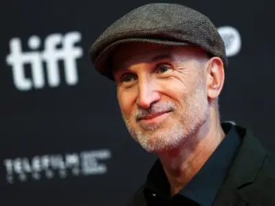 Craig Gillespie in Talks to Direct Glen Powell Sci-Fi Thriller Homewreckers
