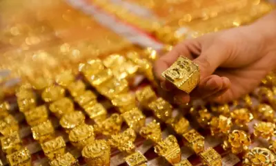 Gold prices in Pakistan drop by Rs1,000 per tola, international rate falls