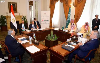 Ishaq Dar Attends R4 Ministerial Meeting in Cairo, Meets Egyptian Leaders