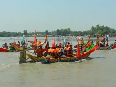 K-P Police, Charsadda Win Dragon Boat Race on Kabul River