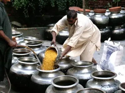 Muharram Gatherings Boost Demand for Food and Clay Vessels