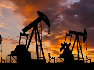 Oil Prices Dip as Doha Talks Raise Hopes, Monthly Decline Looms
