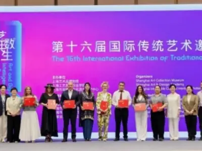 Pakistani Scholar Hira Ali Honored at Shanghai Traditional Arts Exhibition