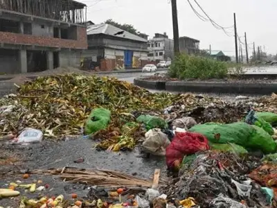 Rawalpindi Sunday Market Shut as 50-Foot Garbage Heap Blocks Historic Site
