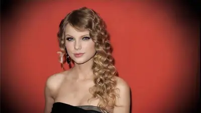 Taylor Swift Becomes Youngest Woman Inducted Into Songwriters Hall of Fame
