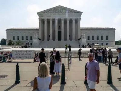 US Supreme Court Expands Presidential Power, Backs Trump Firing of FTC Commissioner