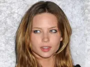 Fans Pay Tribute to Daveigh Chase After Her Death at 35