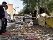Lahore's Sunday Book Bazaar Struggles in Digital Age
