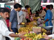 Pakistan Extends Business Hours as Summer Heat, Fuel Crisis Ease