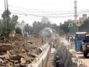 Red Line project damages Karachi water main, leaving areas dry