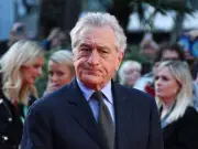 Robert De Niro Criticizes Trump, Wants to Love Country Again