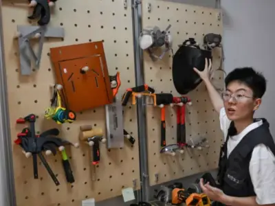 Chinese Women Break Gender Barriers with DIY and Repair Workshops