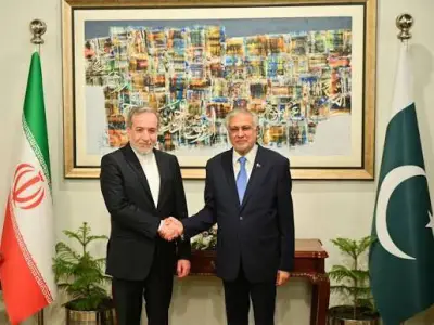Ishaq Dar, Iranian FM Discuss Regional Stability in Phone Call