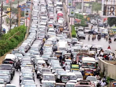 Murree Traffic Chaos: Long Queues, Crackdown on Unlicensed Drivers