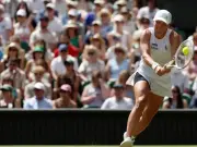 Swiatek and Zverev Dominate Wimbledon Second Round, Rybakina Also Advances